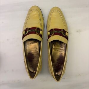 Vintage Gucci Loafers!  A true classic in style. 90s!